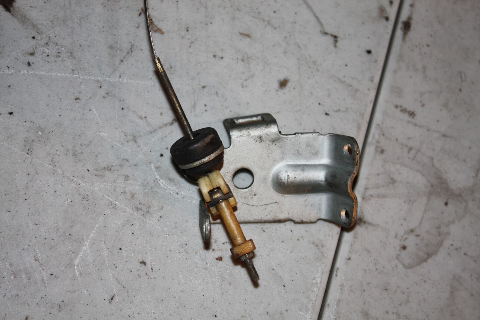 KrEvCon BMW Parts E30 Latch Cable