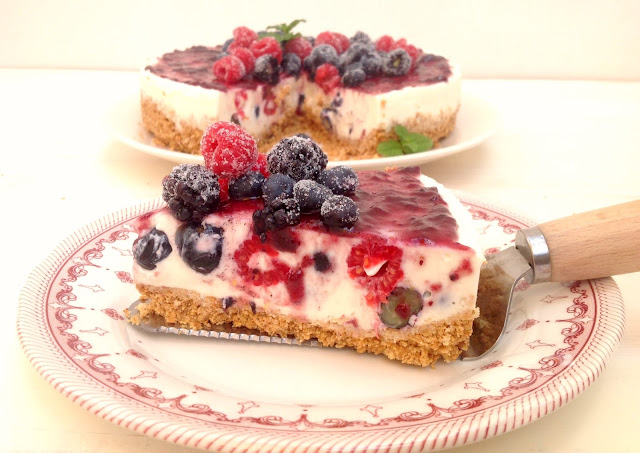 Tarta de queso de limón y frutos rojos (sin horno)