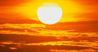 Αληθεύει ότι η Γη είναι πιο μακριά από τον Ήλιο το καλοκαίρι (;) Αν ναι, πώς είναι δυνατόν τότε να κάνει περισσότερο ζέστη το καλοκαίρι