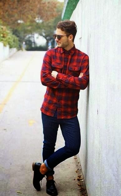 camisa xadrez e calça jeans masculino