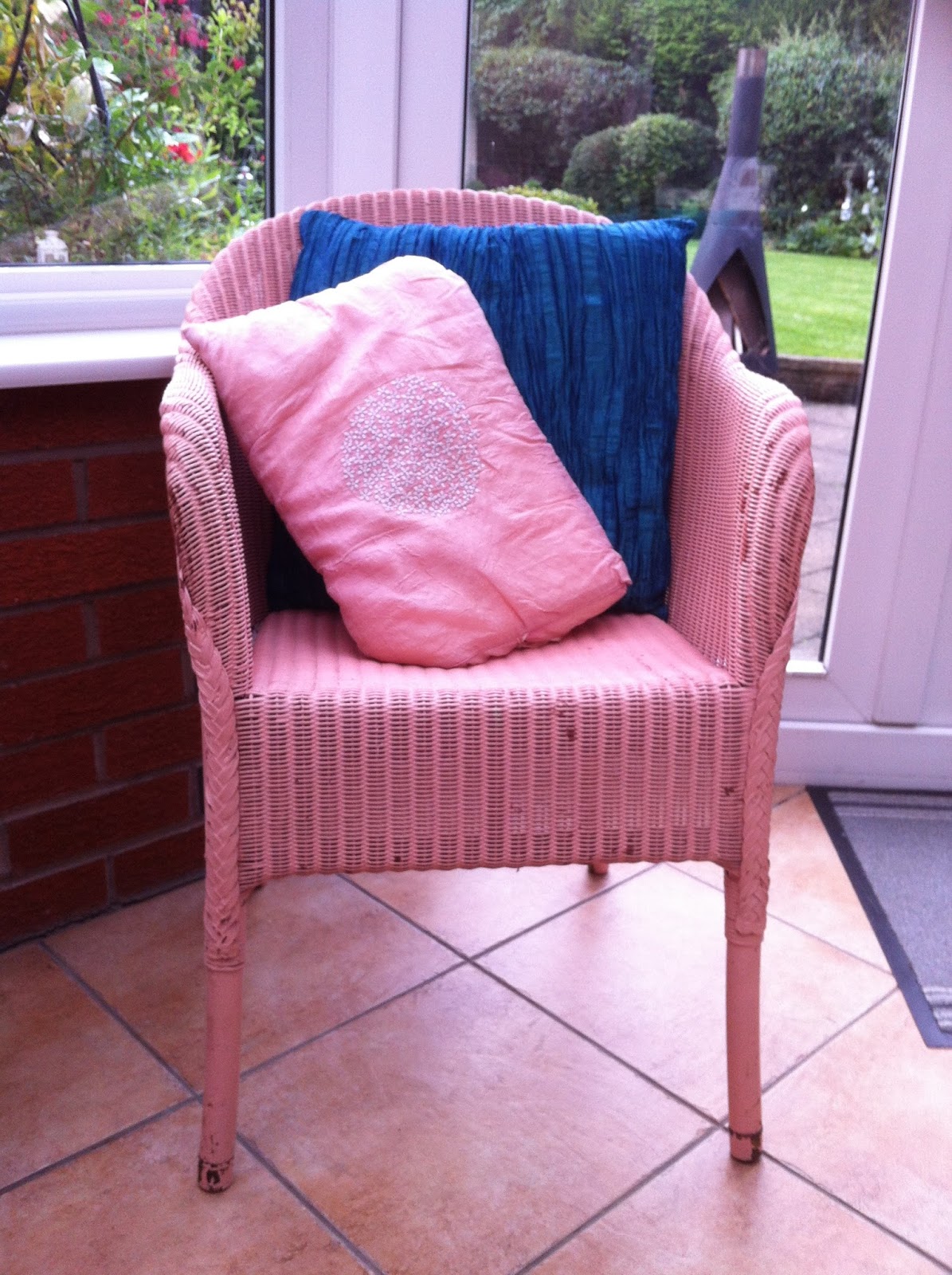 Dee at the Carlton An original Lloyd Loom chair to paint or not to