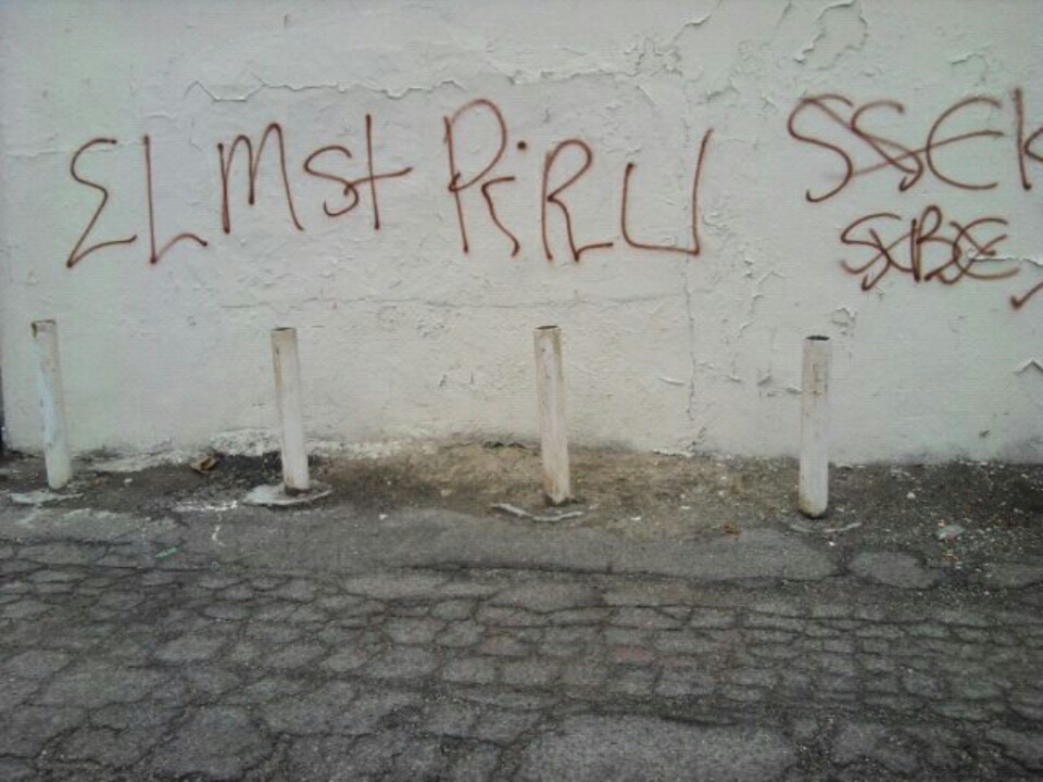 blood gangs graffiti Elm street piru ( ESP , compton )