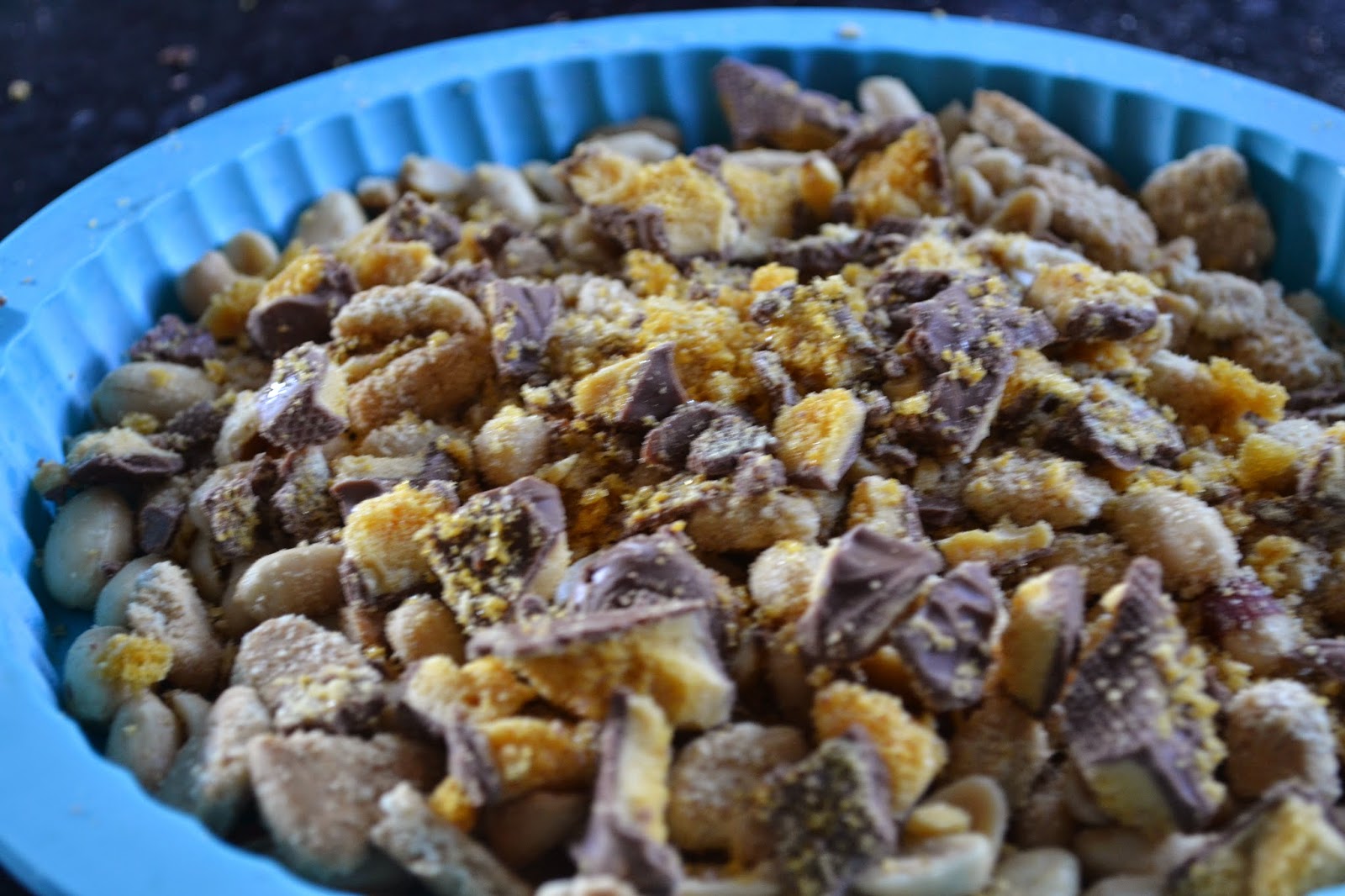 Sweet and Salty Nut Crunch - Homemade Christmas Gifts. | UK Lifestyle