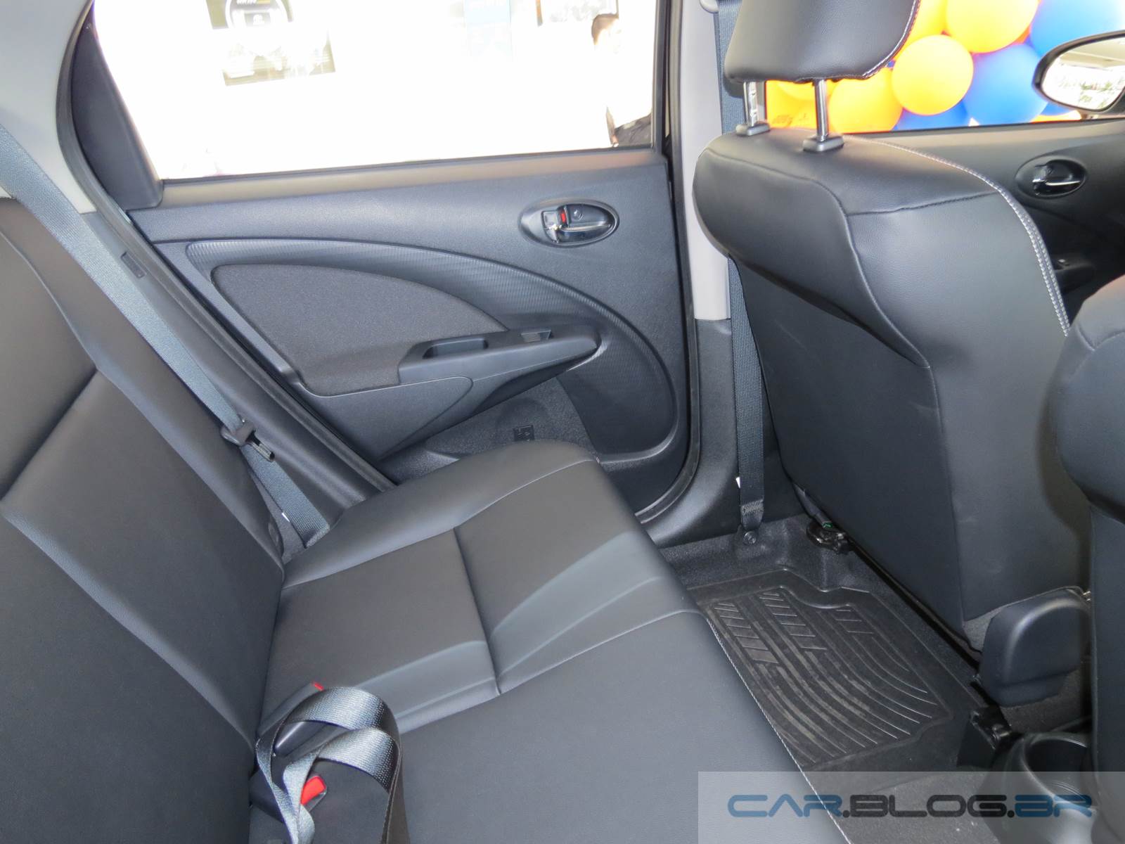 Toyota Etios XLS 2015 - interior
