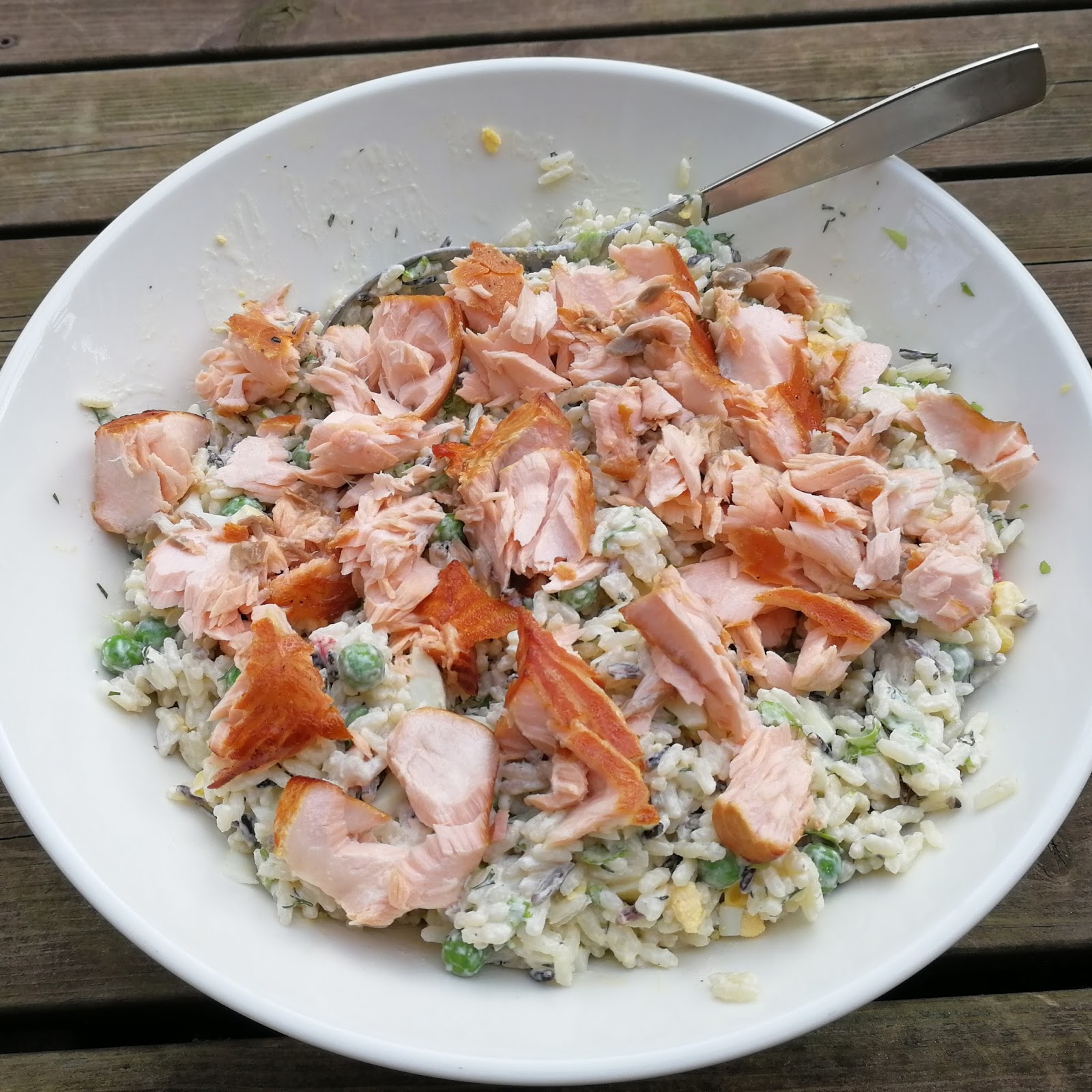 Savulohisalaatti riisisavulohisalaatti