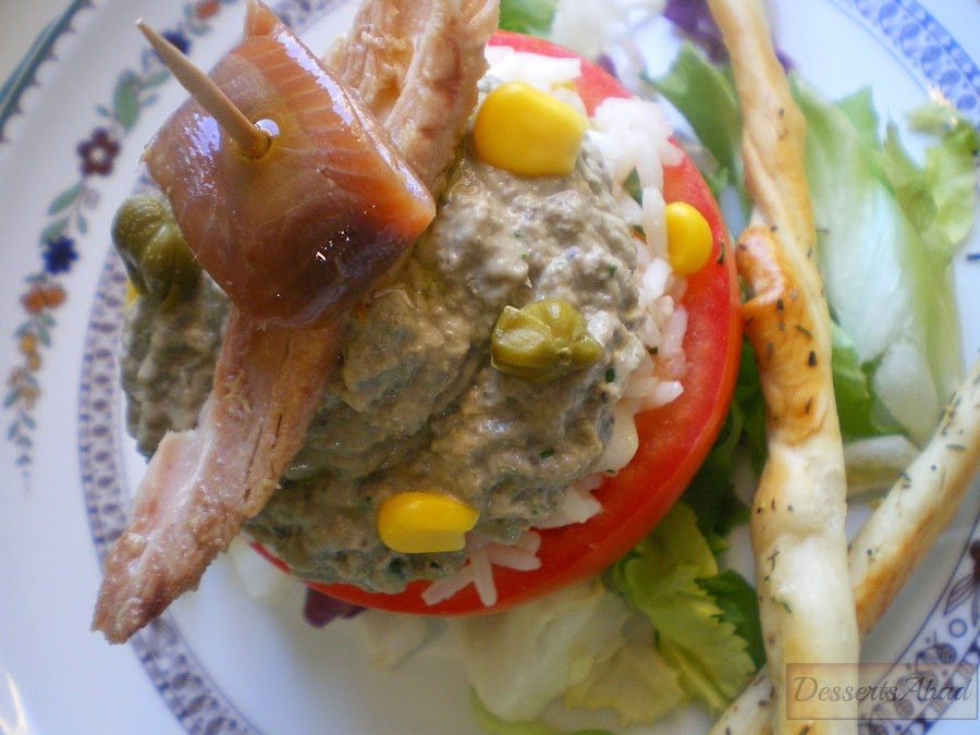 Tomates rellenos con paté de aceitunas y alcaparras