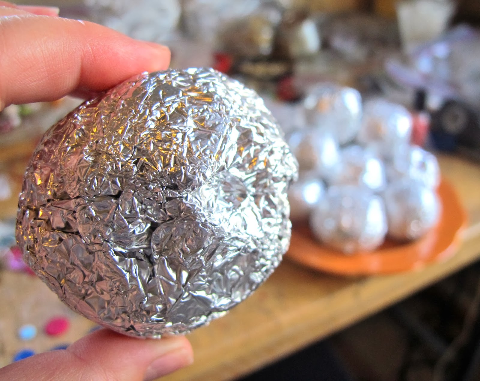 BluKatKraft Decorative Foil Balls DIY