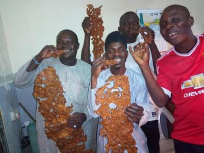 2aa Man gives out free kilishi allegedly worth N200,000 to celebrate Buhari's return