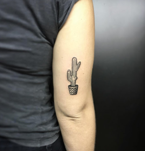 Este pequeno tríceps tat