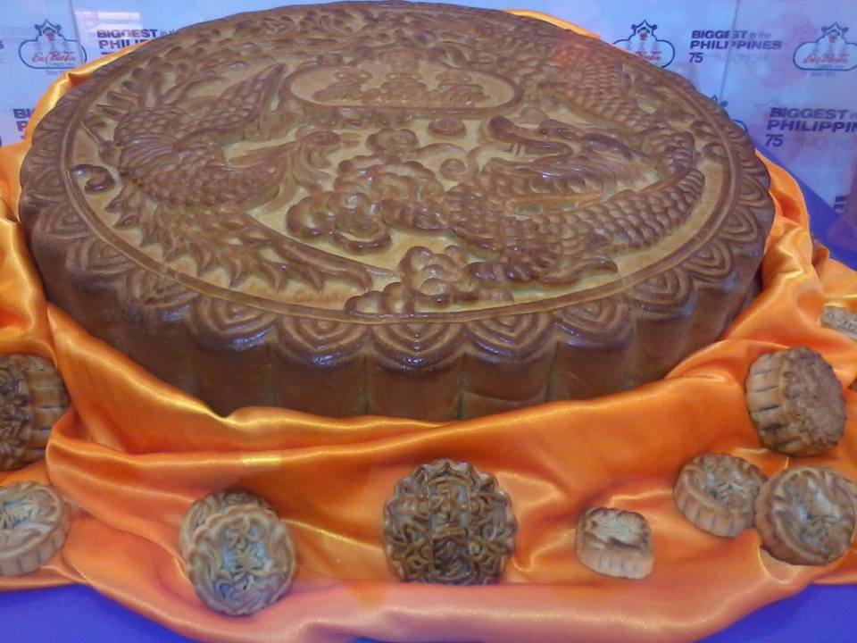 Eng Bee Tin and the Biggest Mooncake in the Philippines Wazzup