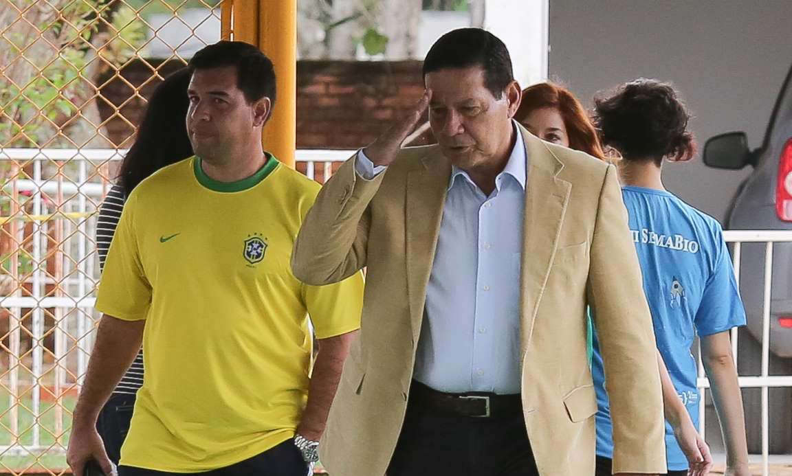 Mourão processará Haddad e Geraldo Azevedo por chamá-lo de torturador