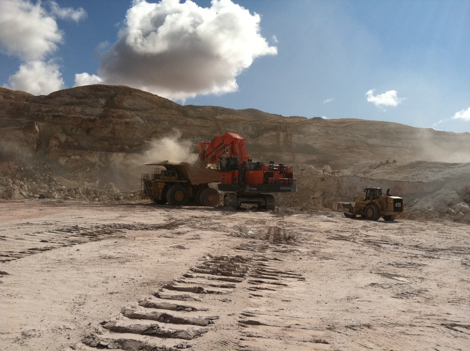 Hitachi EX-5500 - The Beautiful things in Life