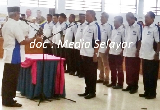 Ir. H.Agus Arifin Nu'mang,MS. Lantik Pengurus Daerah IKA SMANSA Makassar 2016 - 2019 Kab. Kep. Selayar Ir. H.Agus Arifin Nu'mang,MS. Lantik Pengurus ,Daerah ,IKA SMANSA ,Makassar, 2016 - 2019 ,Kab. Kep. Selayar