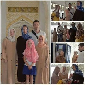 Masya Allah, Usai Hadiri Reuni 212, Warga Australia Satu Keluarga Masuk Islam