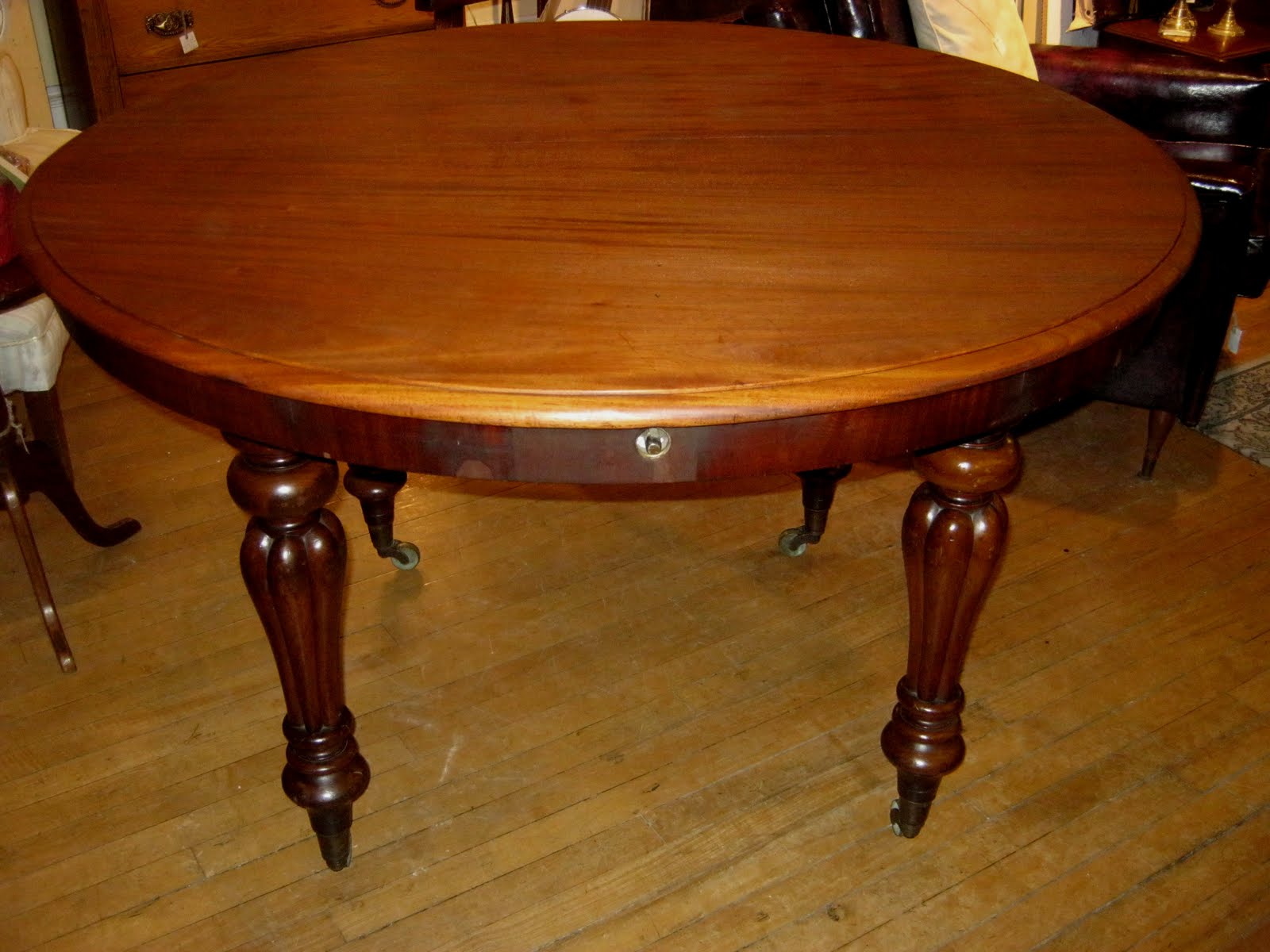 Funk & Gruven AZ ROUND VICTORIAN DINING TABLE