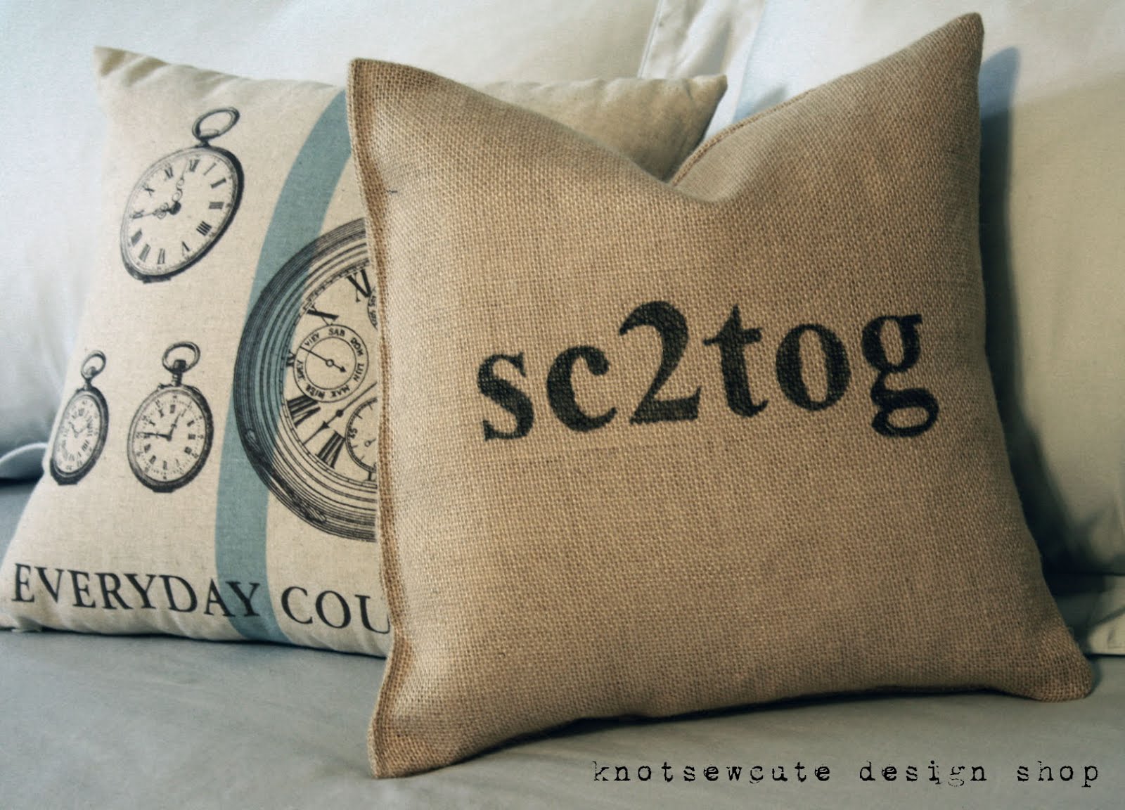 knotsewcute easy burlap pillow.