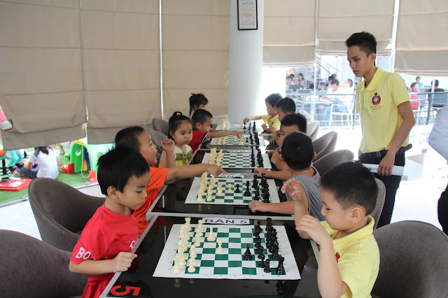 Những lợi ích tuyệt vời khi cho trẻ học cờ vua