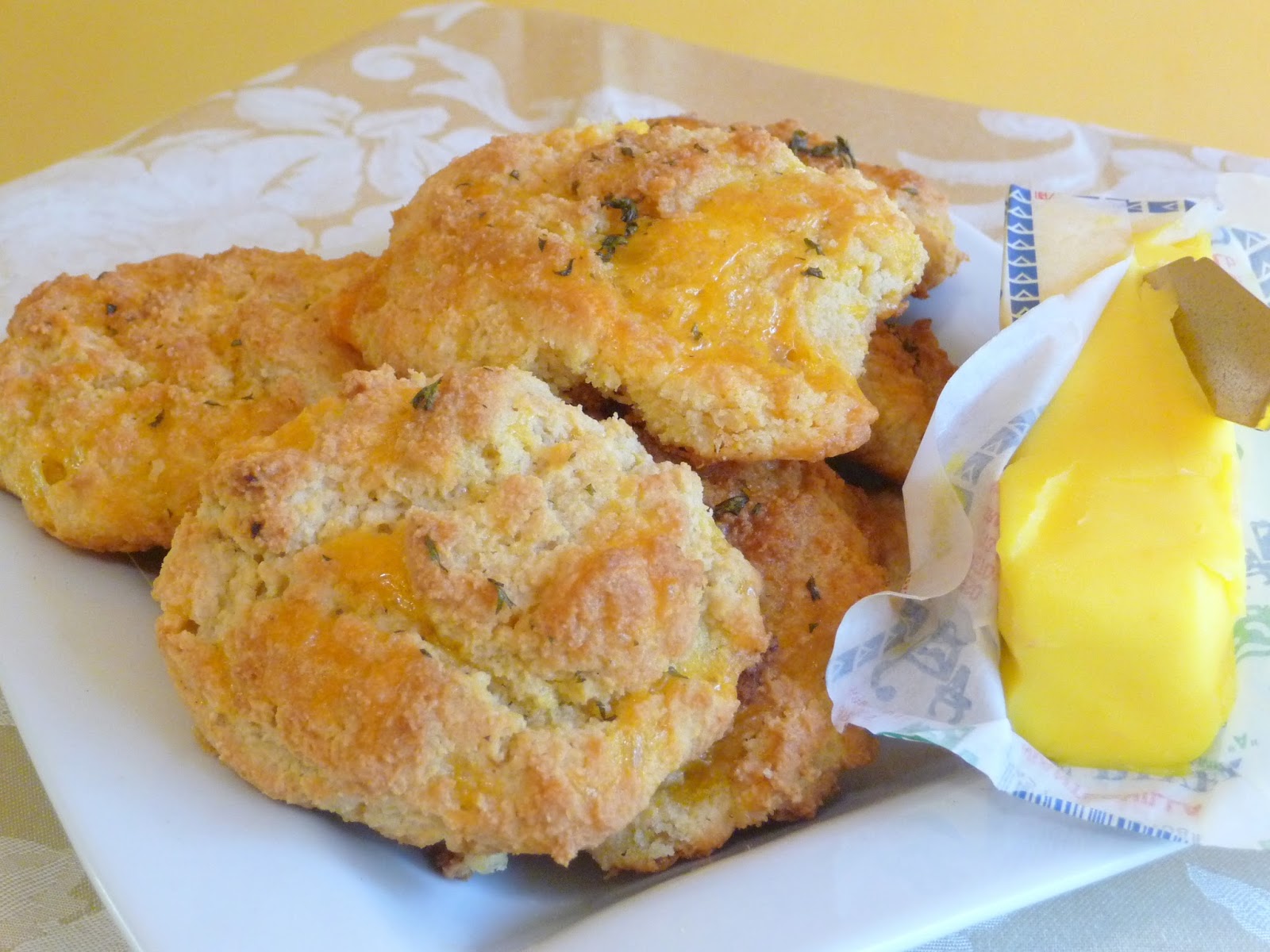SPLENDID LOWCARBING BY JENNIFER ELOFF GARLIC BUTTER BISCUITS