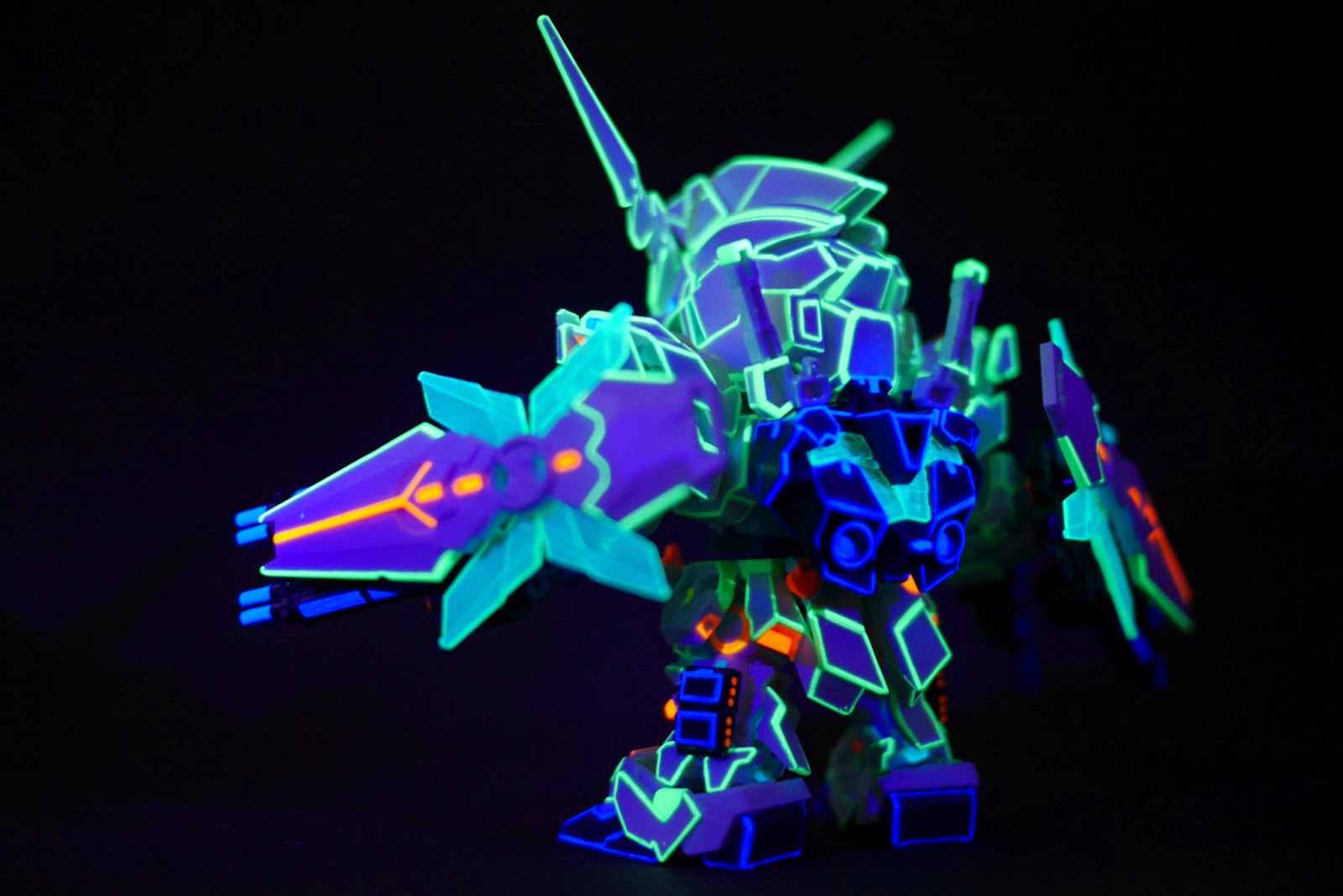 SD Full Armor Unicorn Gundam + Neon Markers Custom Build - Gundam Kits