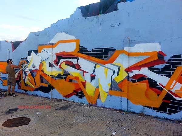 Graffiti de Emack de Igualada en proceso
