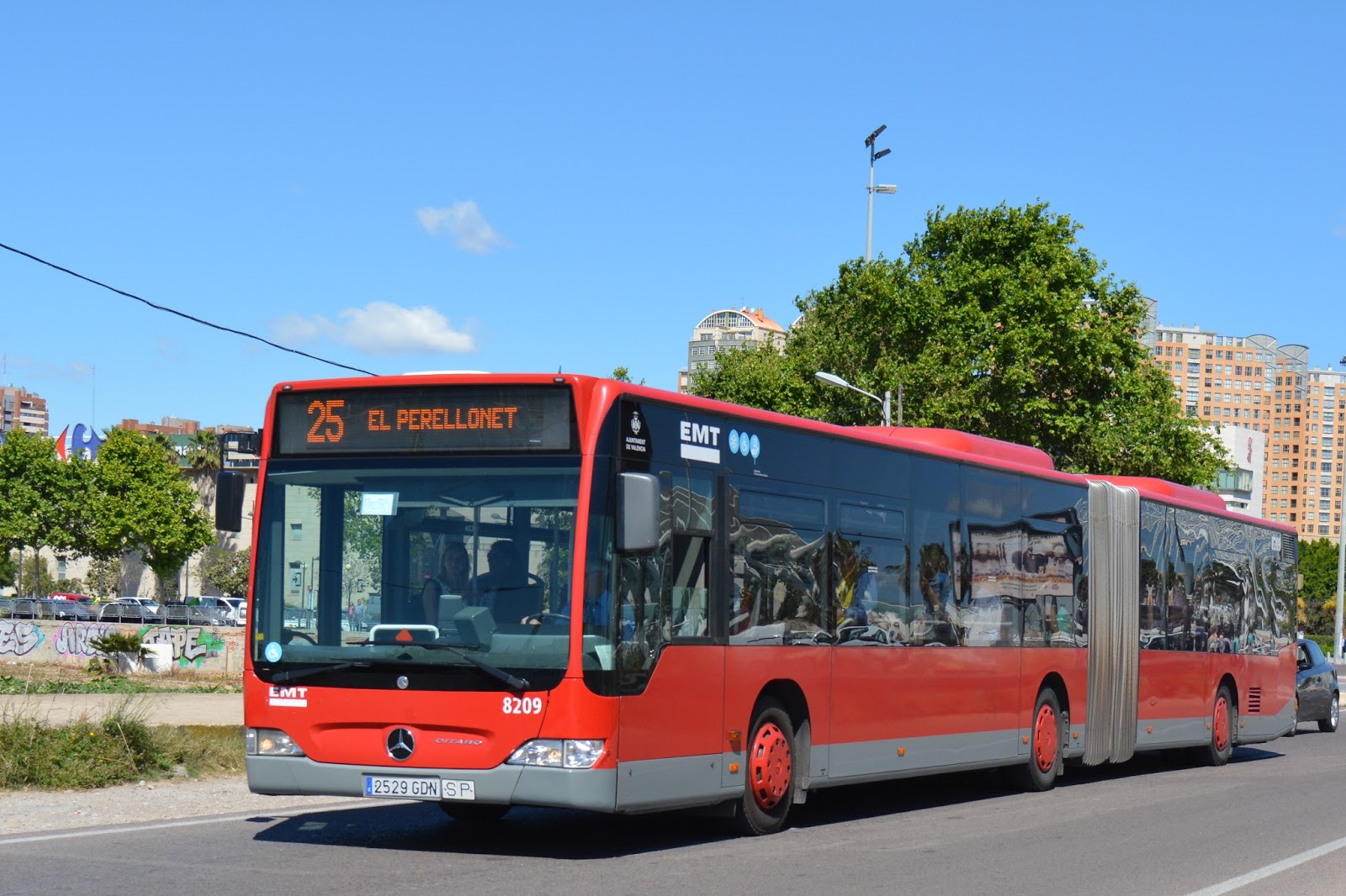 Autobuses por Valencia EMT Valencia; articulados en la línea 25