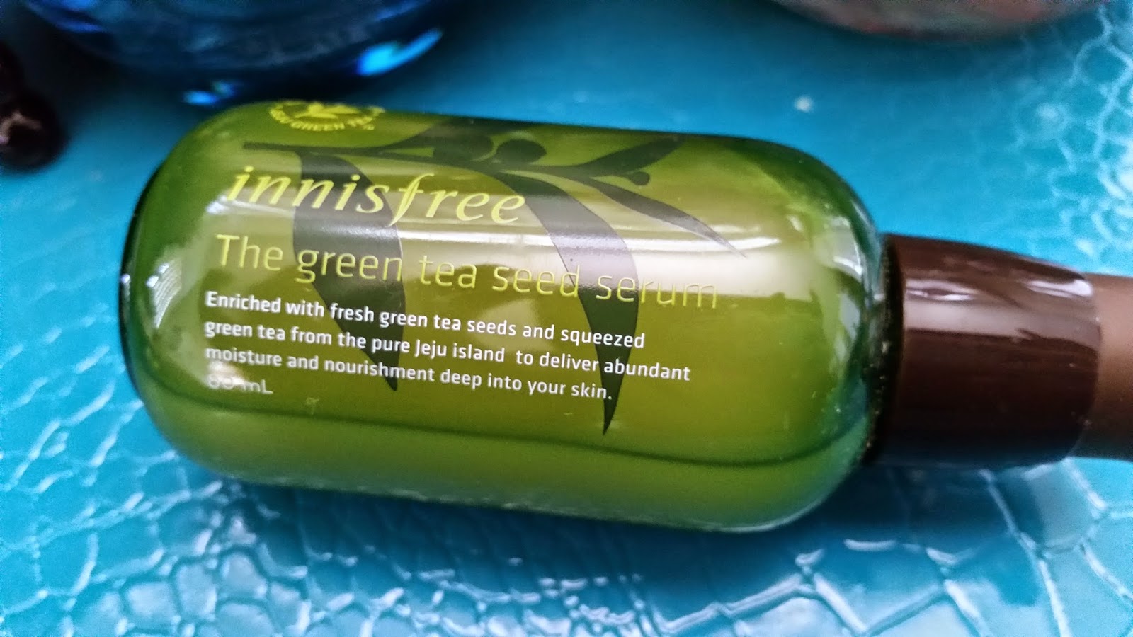 Innisfree Green Tea Seed serum packaging