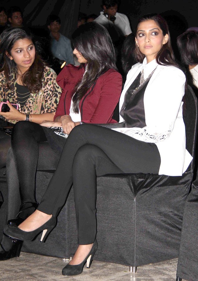 Sexy Sonam Kapoor Hot Style  Lakme Fashion Week 2011