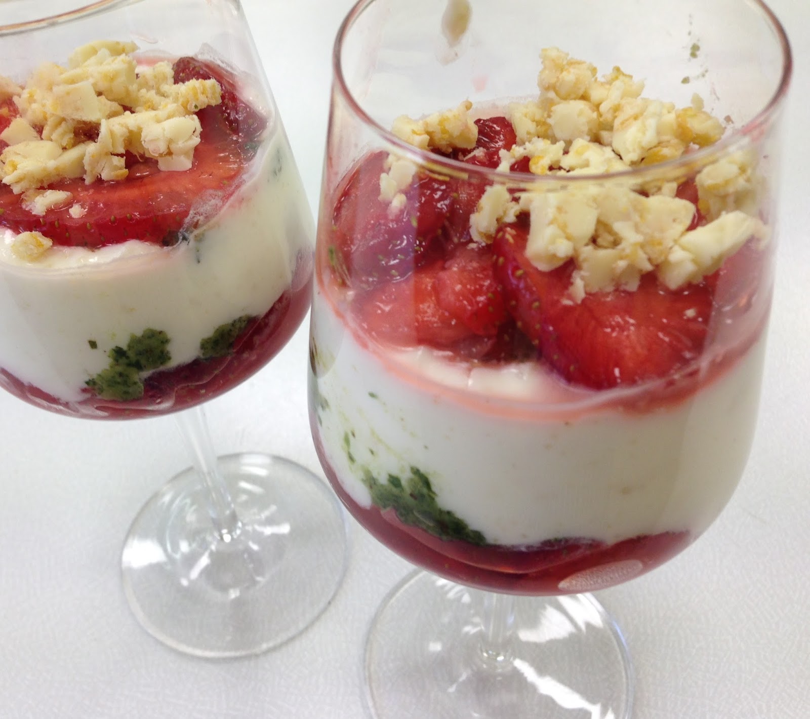 Maexies Bistro: Das spezielle Dessert: Erdbeer-Basilikum-Traum mit ...