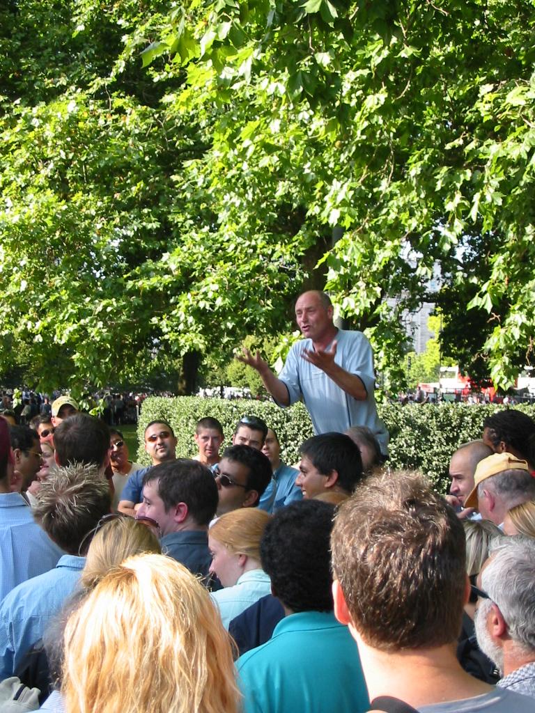 Thaís em Londres Speakers' corner Hyde Park