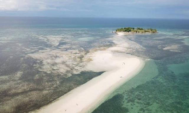 Keindahan Pulau Pasir Lombok Timur Bagai laut terbelah!