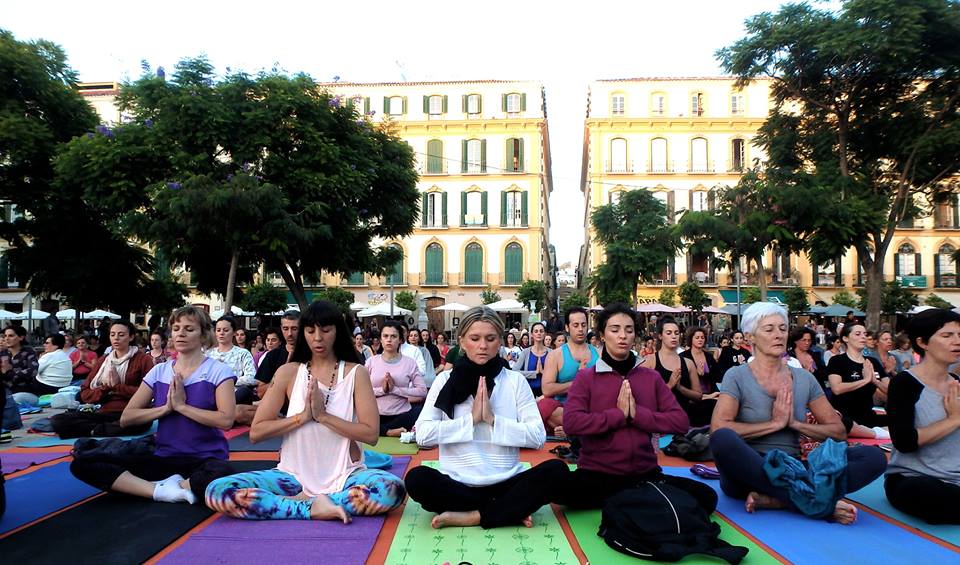 Yoga Sala Málaga "Yoga en la Plaza" en el fb de Barrio Picasso Málaga