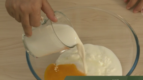pour-milk-to-the-yogurt