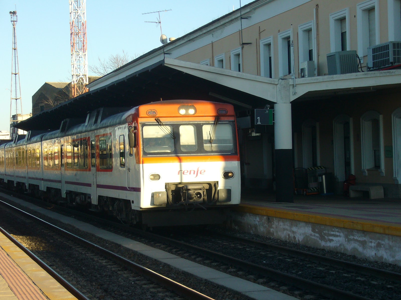 El tren en Extremadura: Trenes que realizan trayectos por Extremadura
