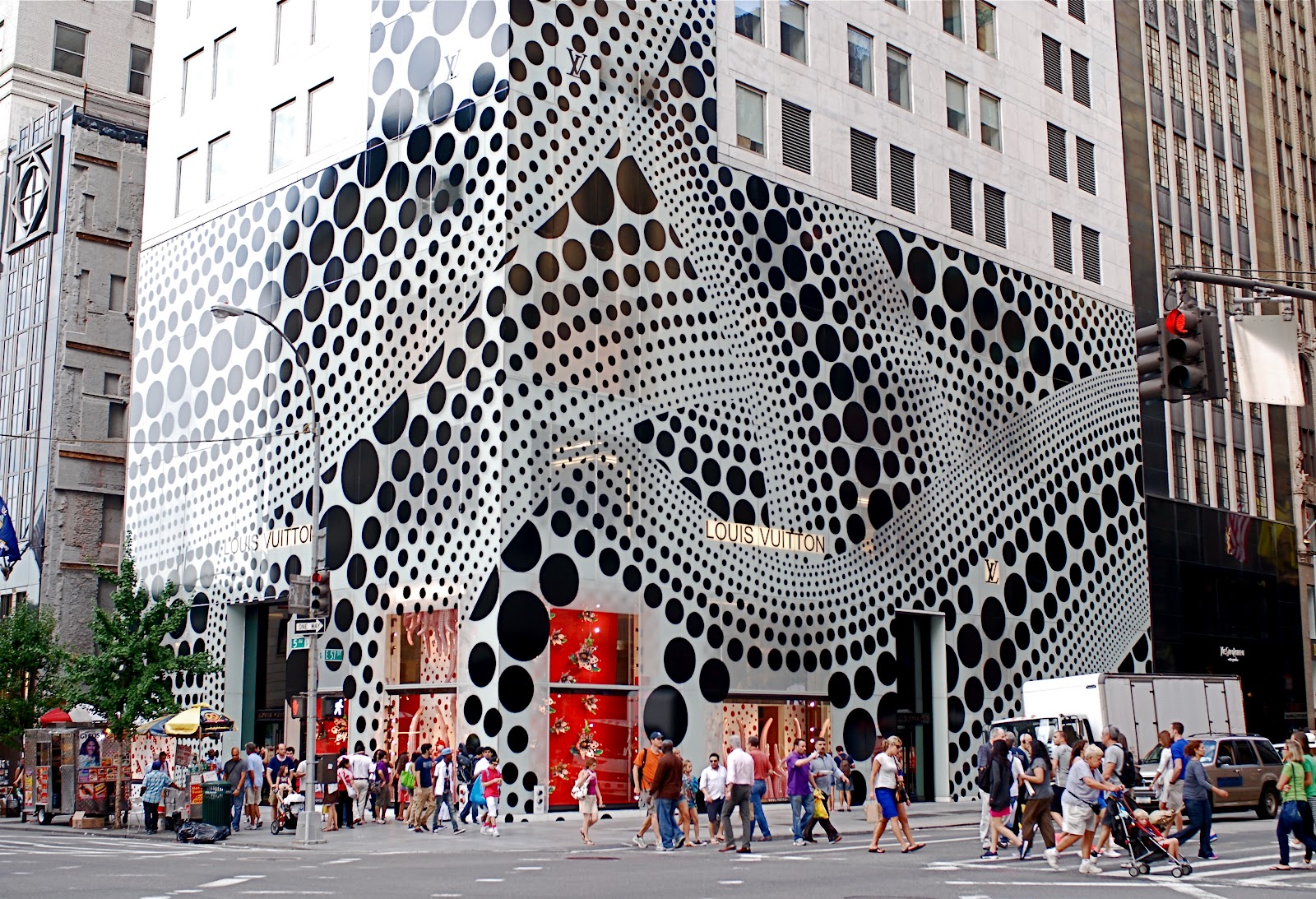 NYC ♥ NYC: Louis Vuitton Collaborates With Artist Yayoi Kusama - Manhattan Flagship Store Facade ...