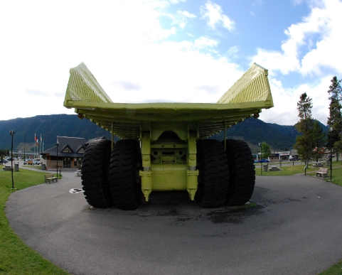 3 truk terbesar di dunia-hijau belakang