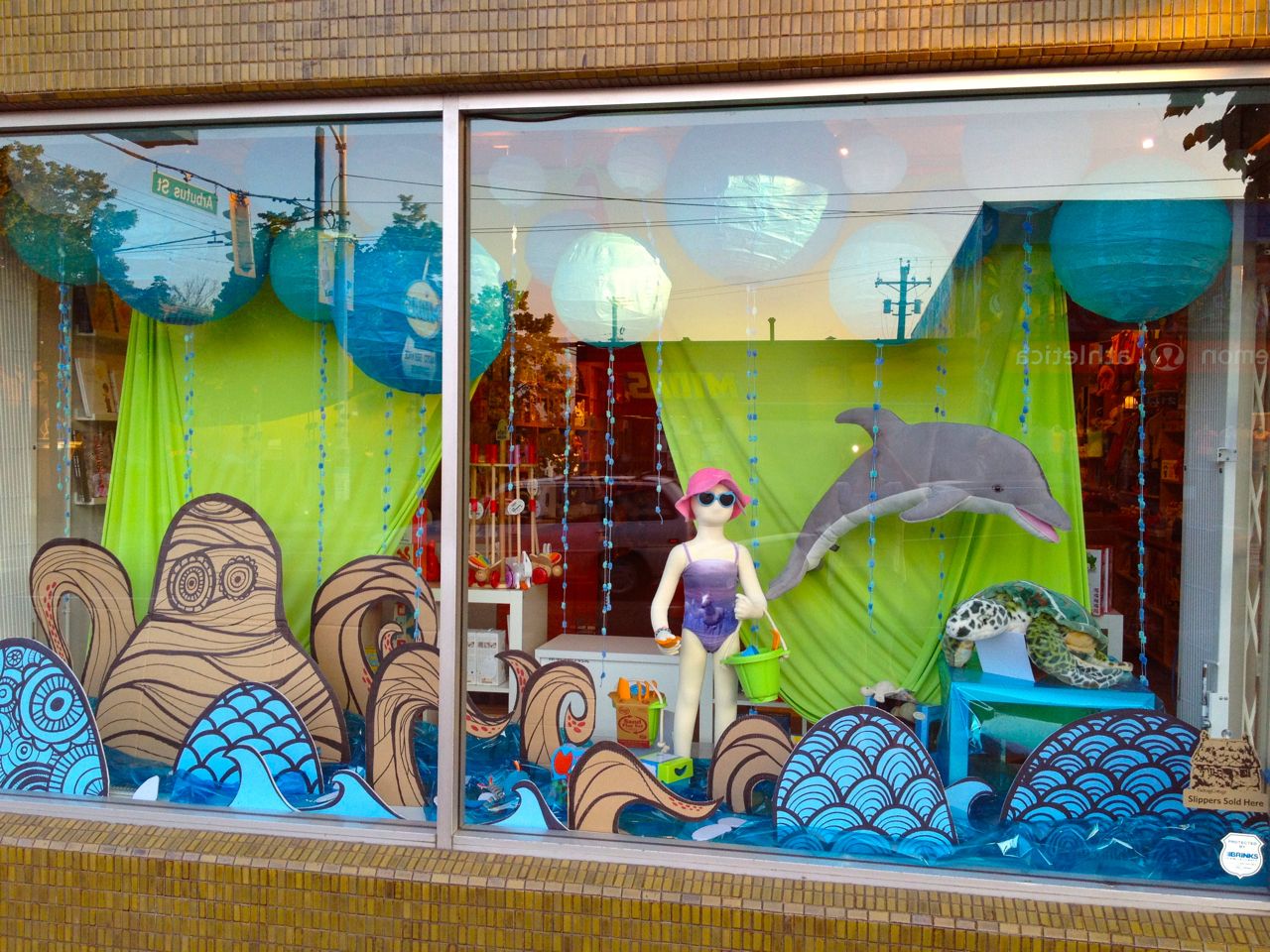 Hip Baby Blog: There's an octopus in our window!