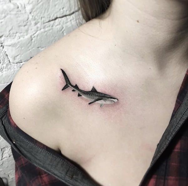Tatuagens femininas na clavícula Tatuagens femininas na clavícula