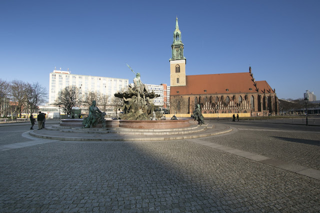 St. Nikolai kirke e fontana del Nettuno-Berlino