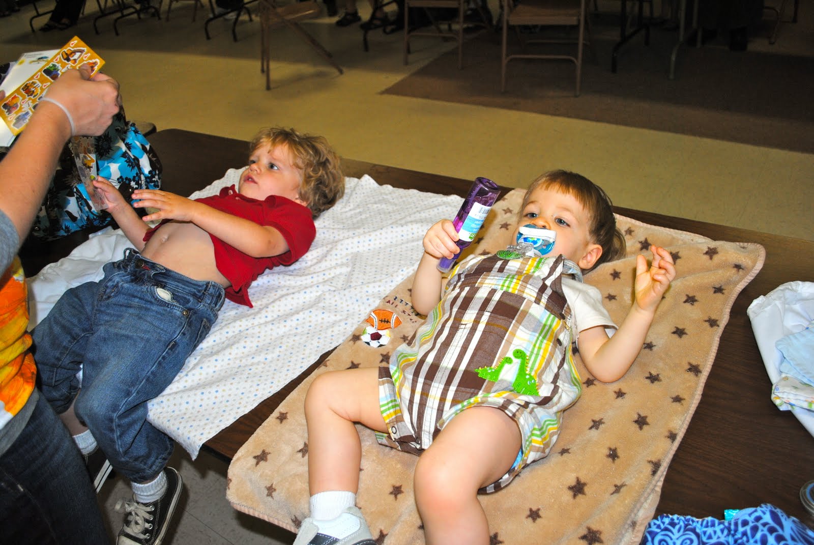 Diapered public. Diaper тоддлер. Дети in diapers. Baby Kid diapers