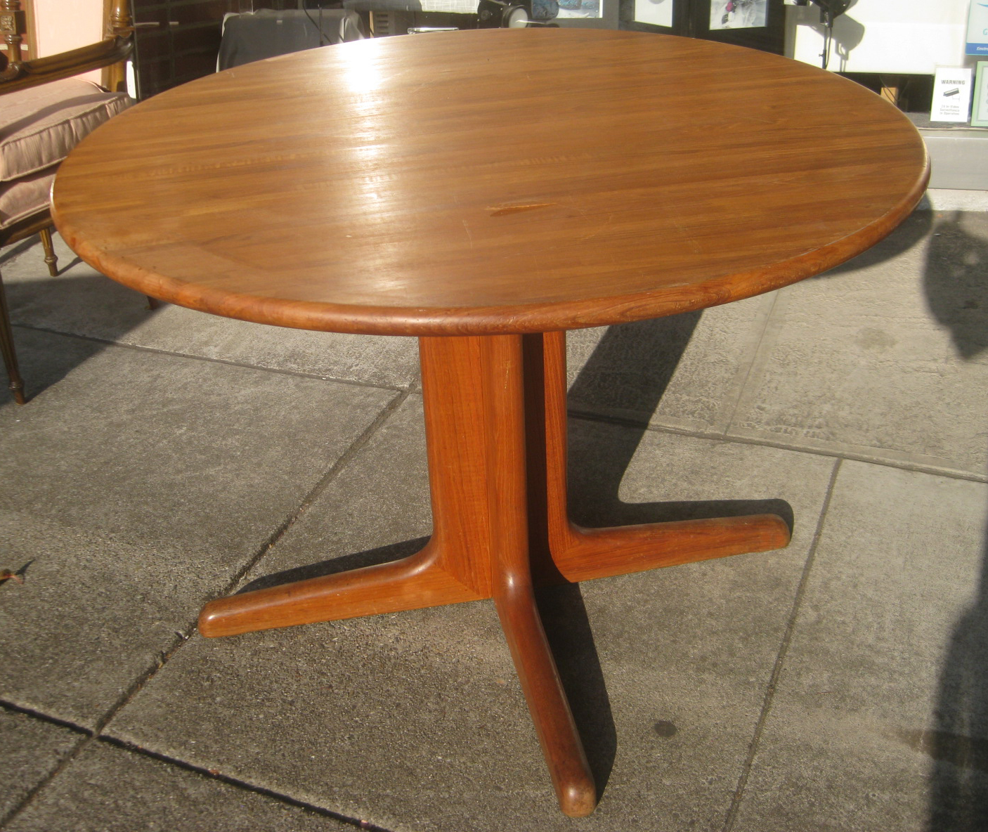 UHURU FURNITURE & COLLECTIBLES: SOLD - Round Kitchen Table - $50