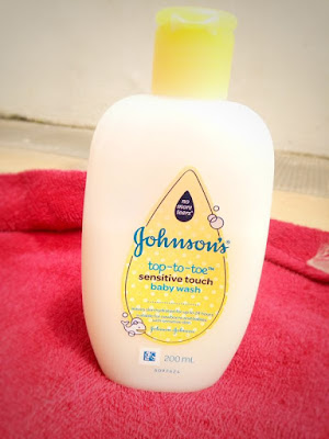 review johnsons top to - toe sensitive touch baby wash untuk kulit sensitif dan alergi 