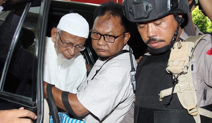 Napi Teroris Abu Bakar Ba'asyir Tak Bisa Jadi Tahanan Rumah, Sebab...... Napi Teroris Abu Bakar Ba'asyir Tak Bisa Jadi Tahanan Rumah, Sebab......