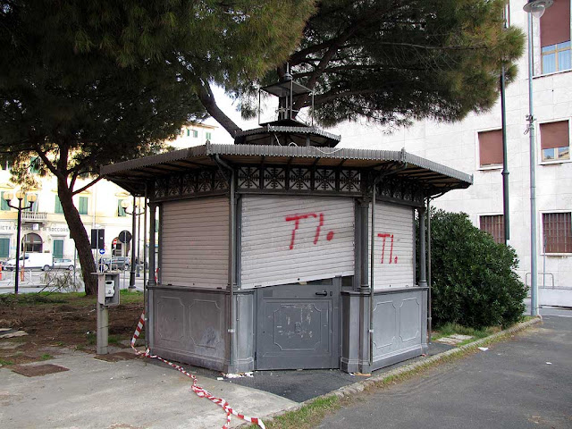 Parking booth, piazza dell'Unità d'Italia, Livorno