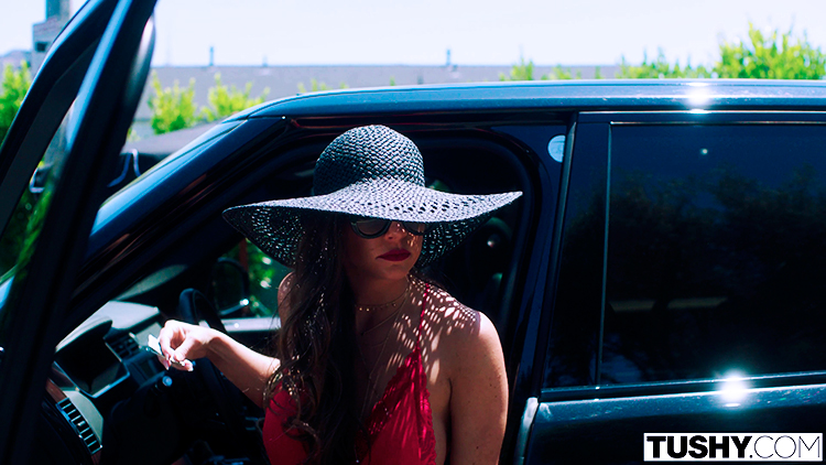 Abigail Mac: Abigail (Tushy, 2018)