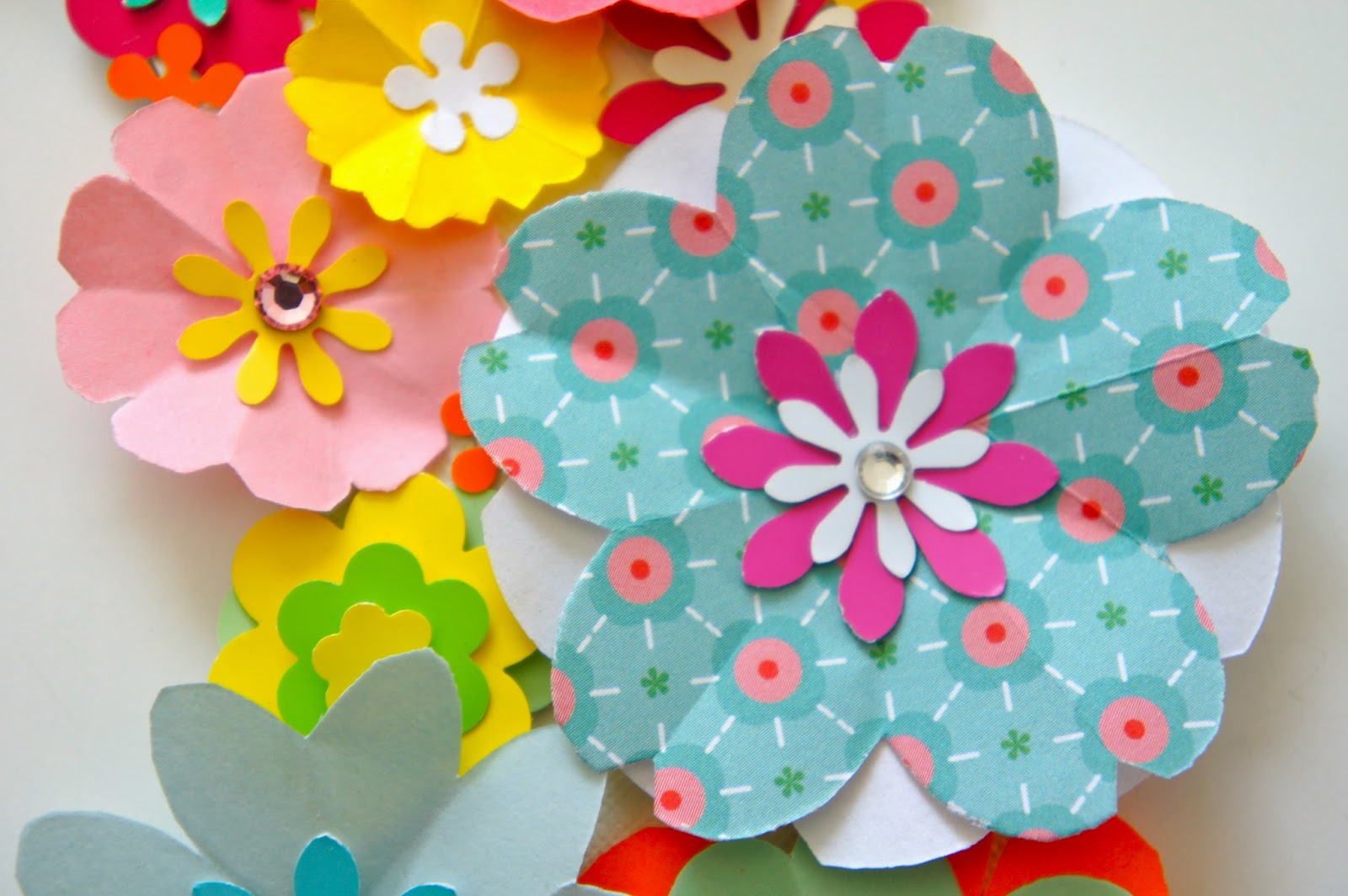 Ideas from the forest: Wreath of paper flowers