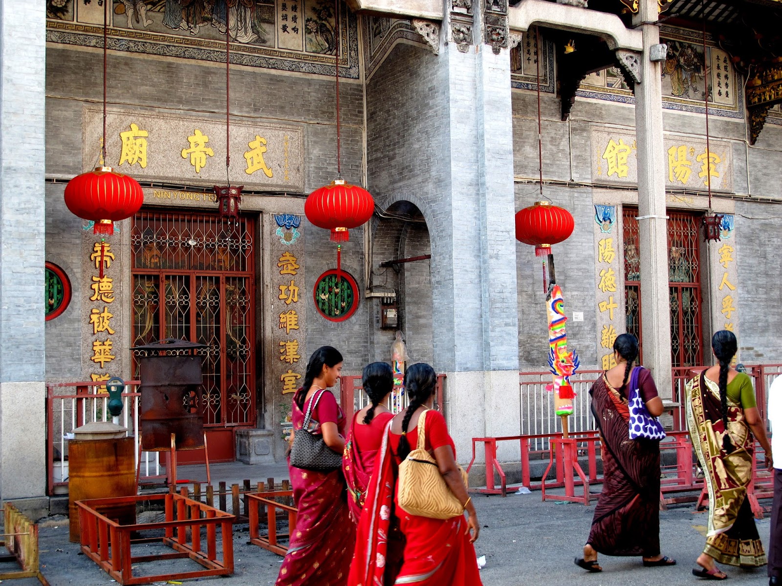 I TELL STORIES THE TAPESTRIES OF FAITH STORYTELLING TRAILS