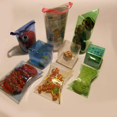 Recicla botellas de plástico para hacer empaques y cajas