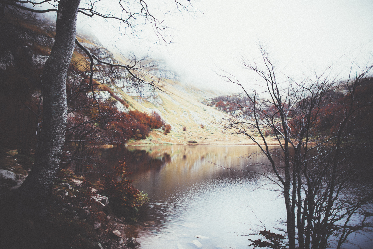 осень люди. осенний ливень. осенние цветы. The autumn days cold. осенняя оттепель.