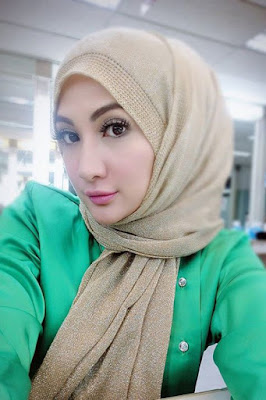 Artis Cantik Natalia Sarah hijab cantik dan manis