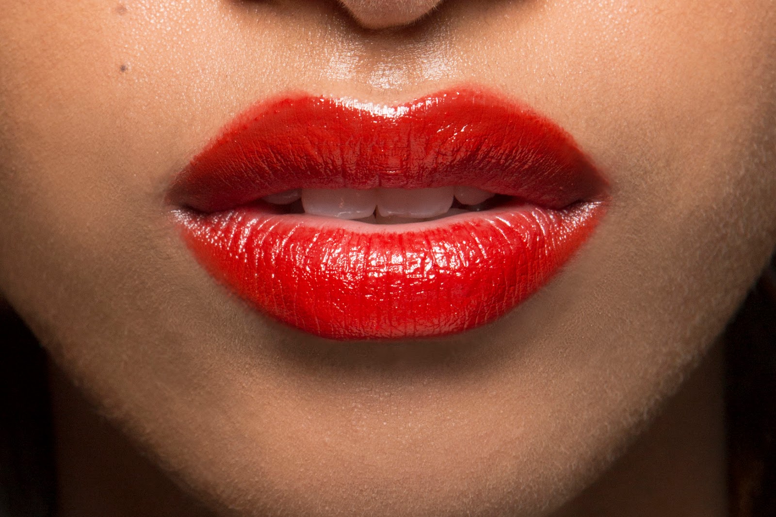 2 cara untuk Memilih Lipstick yang Sesuai dengan Warna dan Jenis Kulit